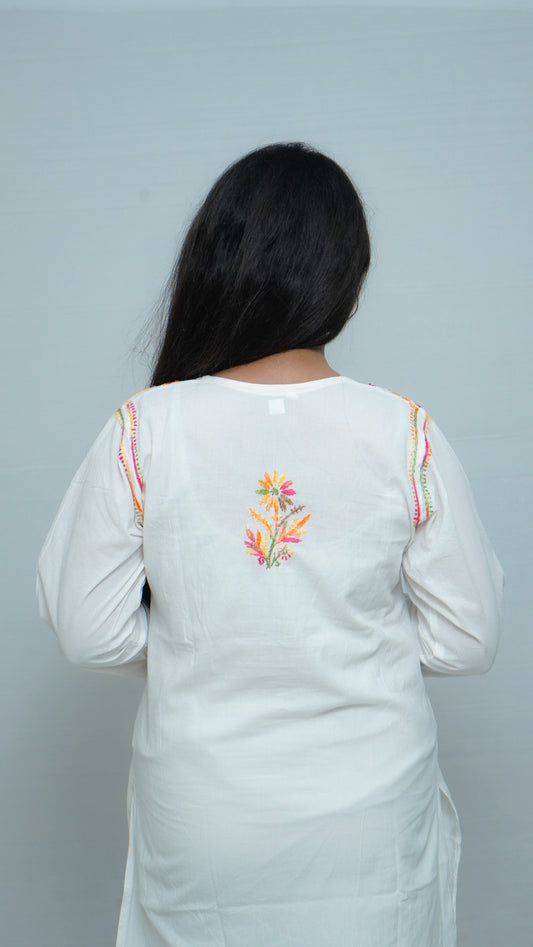 MULTI-THREAD WHITE CHIKANKARI KURTA SET