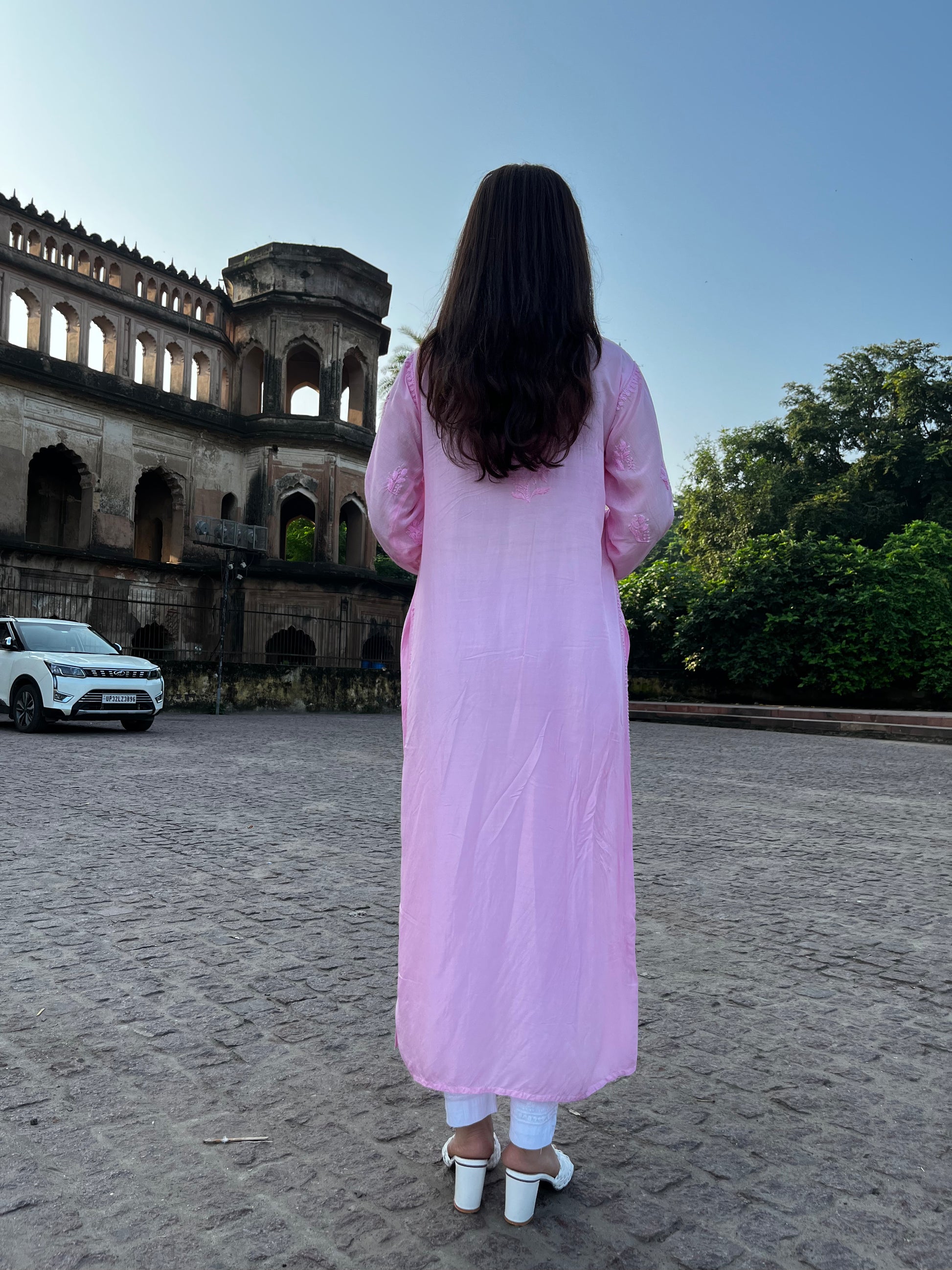 MUSLIN HANDWORK CHIKANKARI KURTI