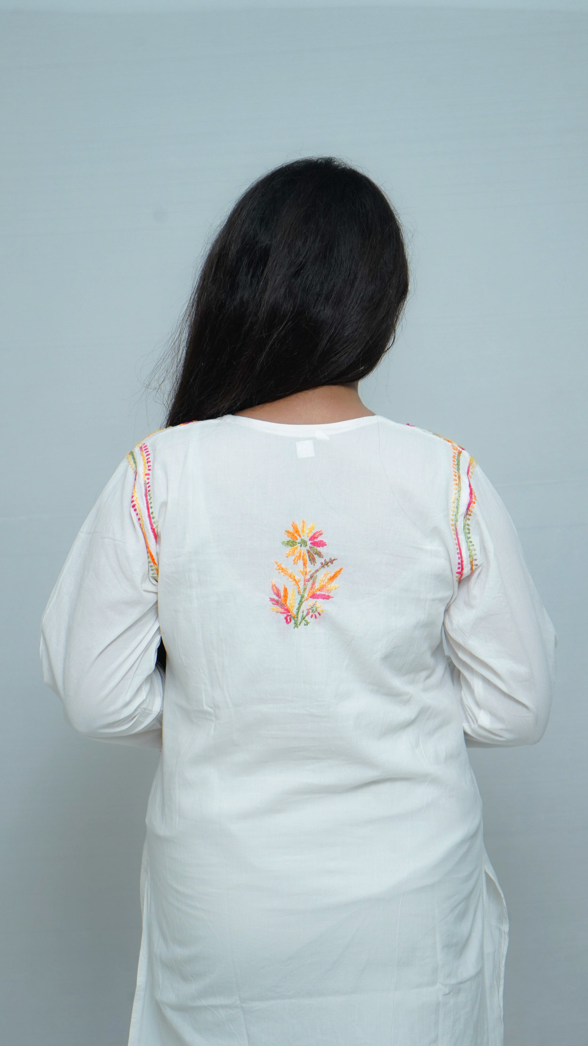 MULTI-THREAD WHITE CHIKANKARI KURTA SET