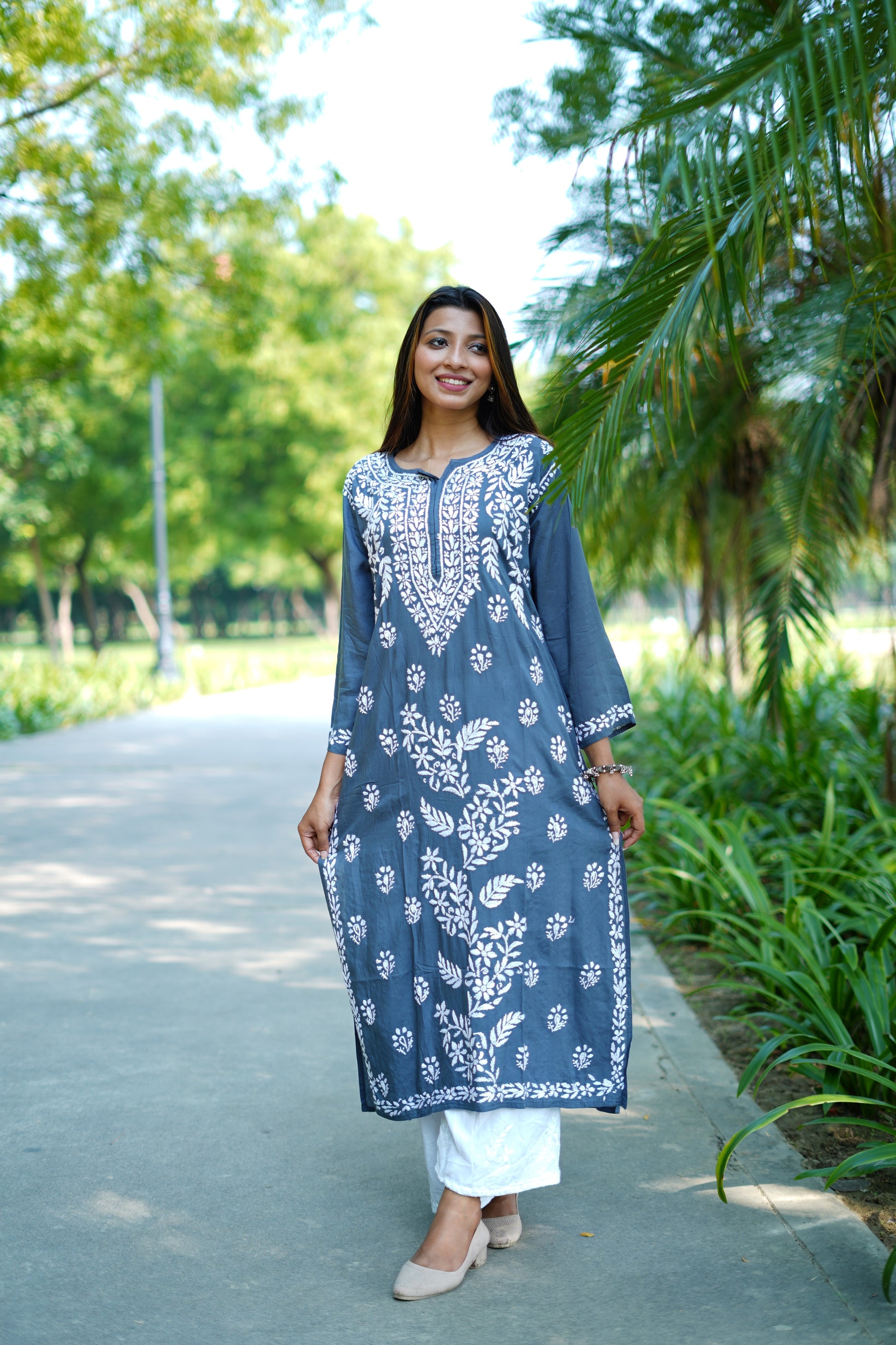 HIMANSHI GREY MODAL CHIKANKARI KURTI