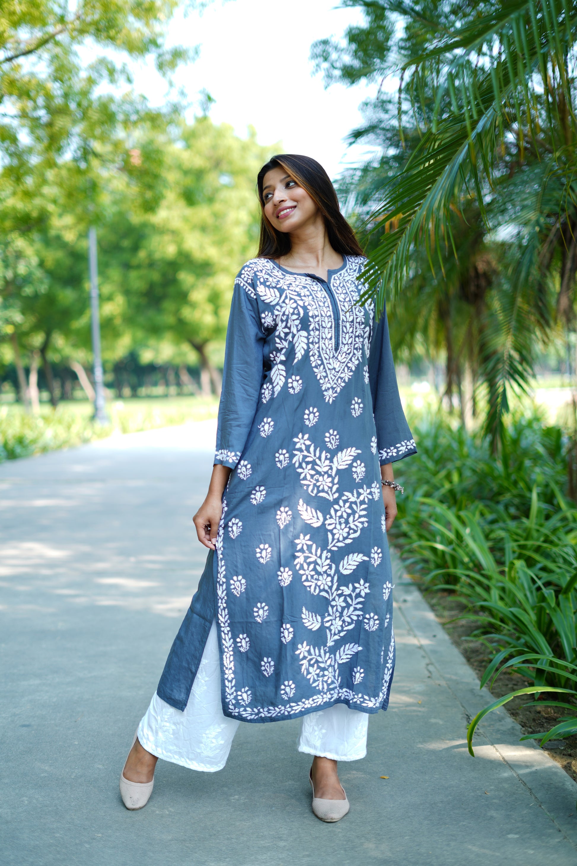 HIMANSHI GREY MODAL CHIKANKARI KURTI